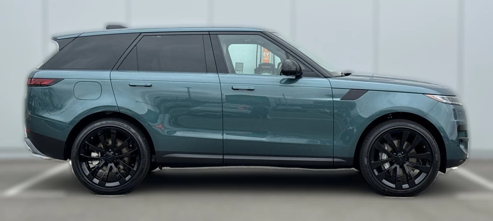 Land Rover Range Rover Sport SE P360 2026 — side view
