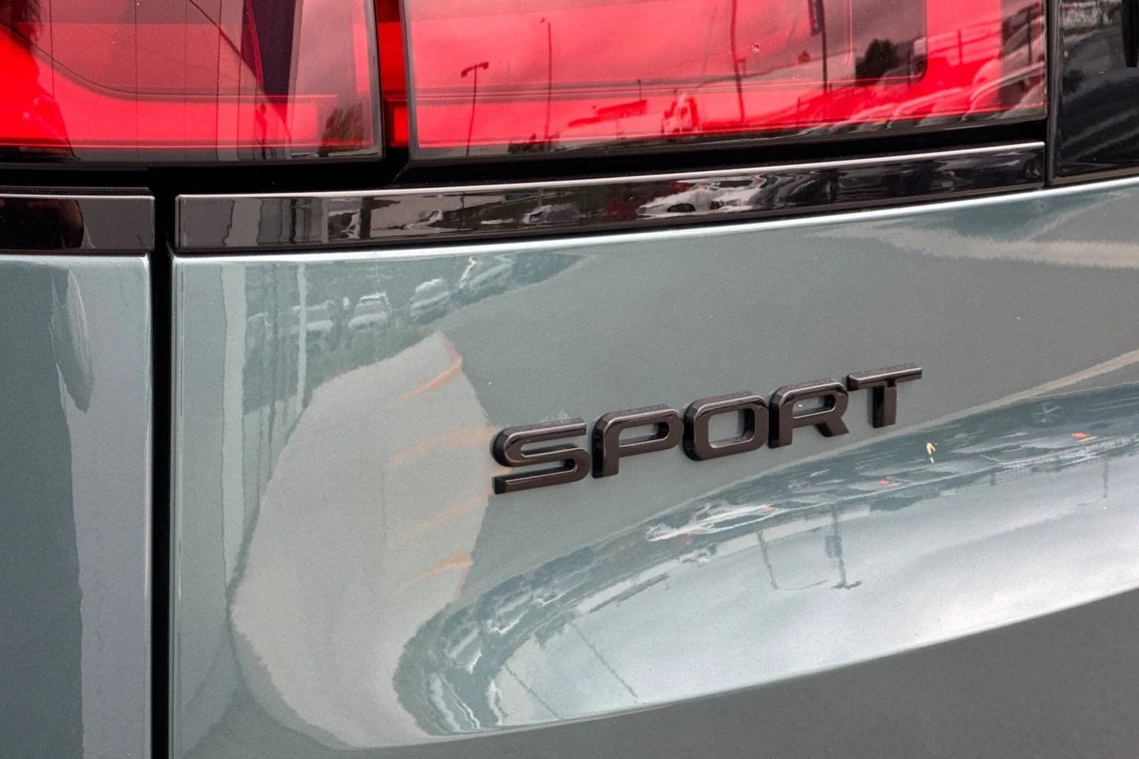 Land Rover Range Rover Sport SE P360 2026 — side view