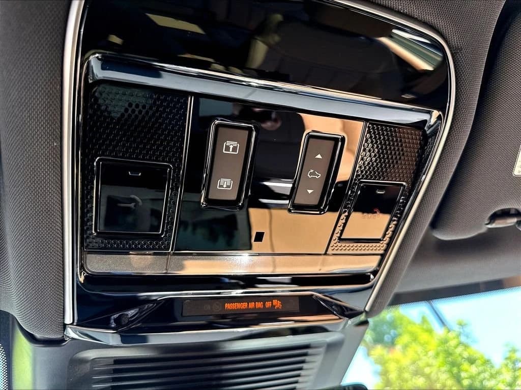 Land Rover Range Rover Sport SE P360 2026 — side view