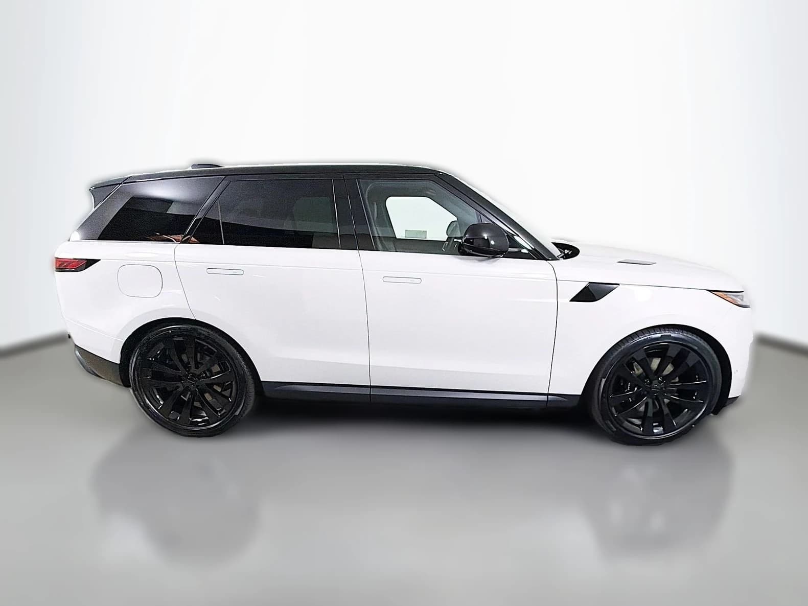 Land Rover Range Rover Sport SE P360 2026 — side view