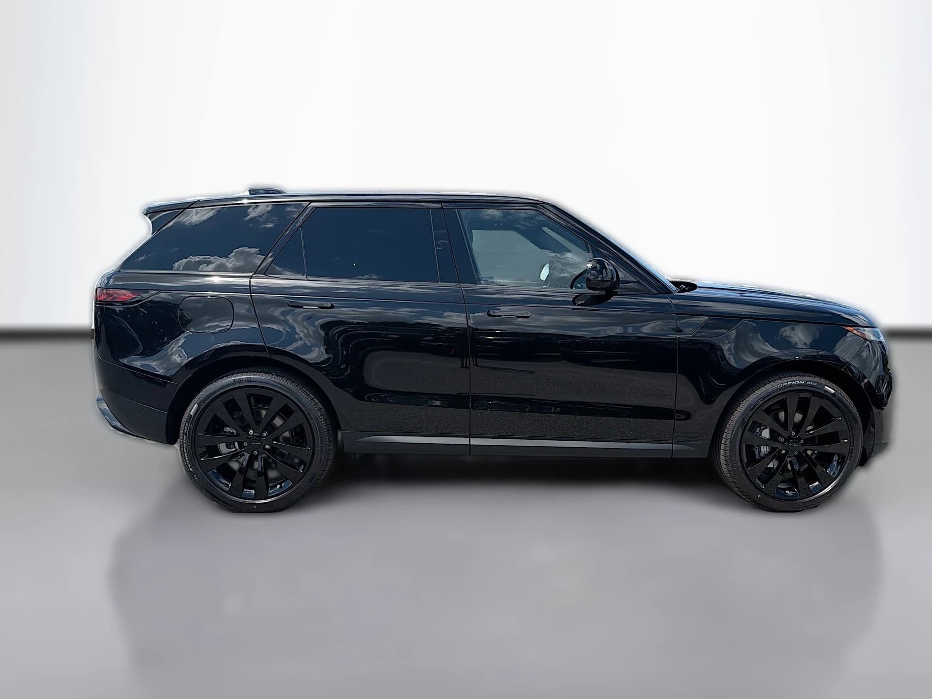 Land Rover Range Rover Sport SE P360 2026 — side view