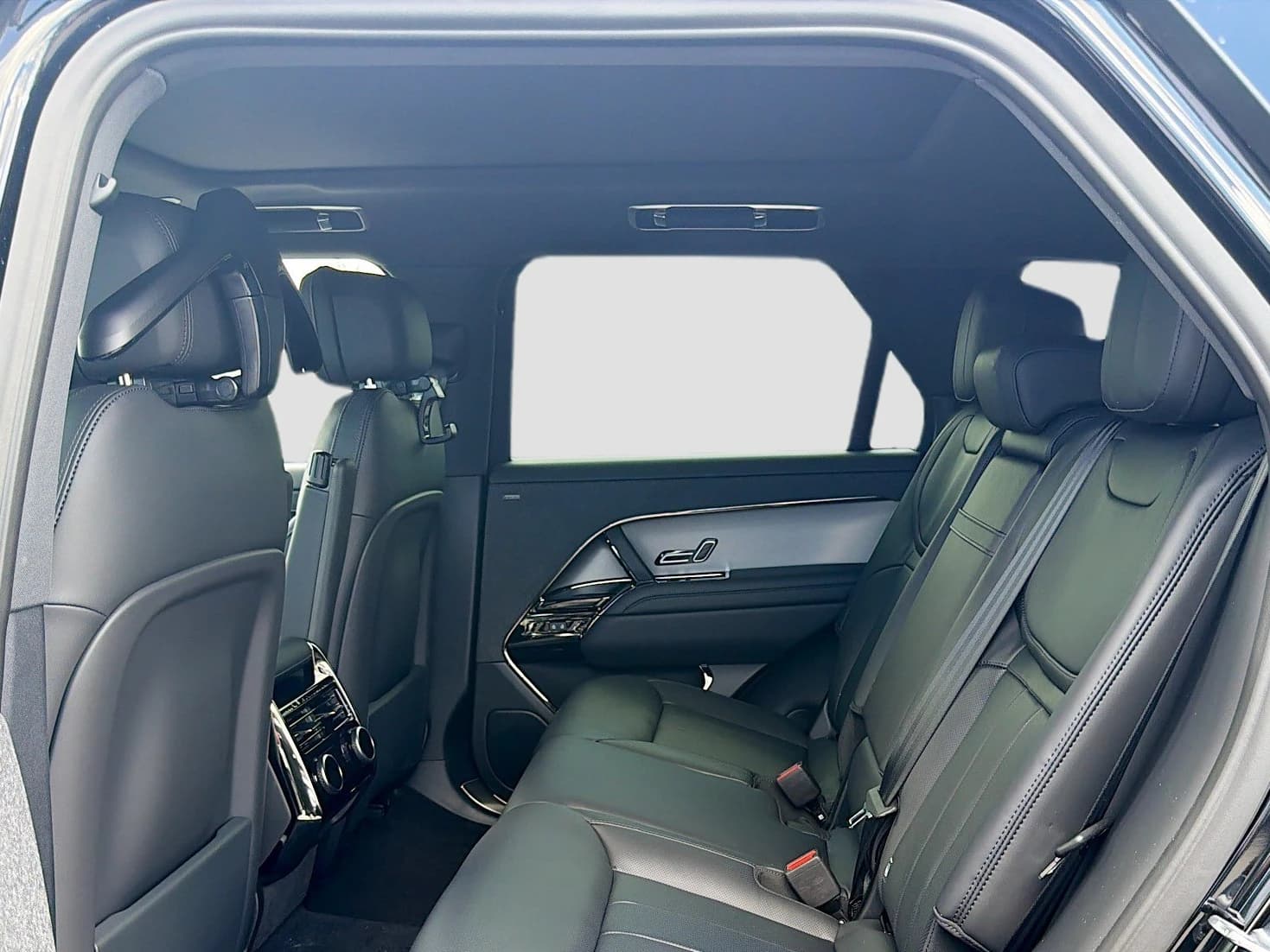 Land Rover Range Rover Sport SE P360 2026 — side view
