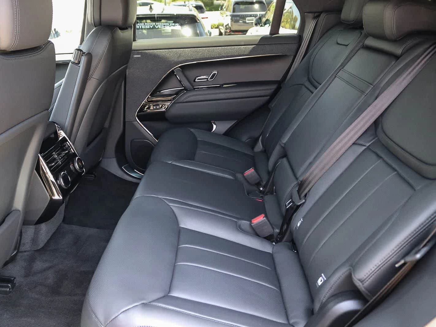 Land Rover Range Rover Sport SE P360 2026 — side view
