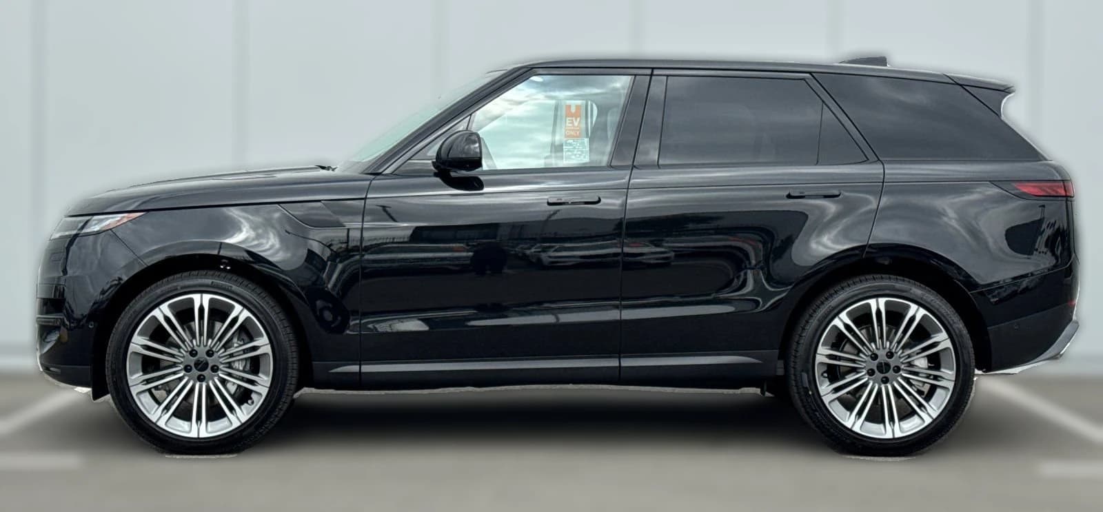 Land Rover Range Rover Sport SE P360 2026 — side view