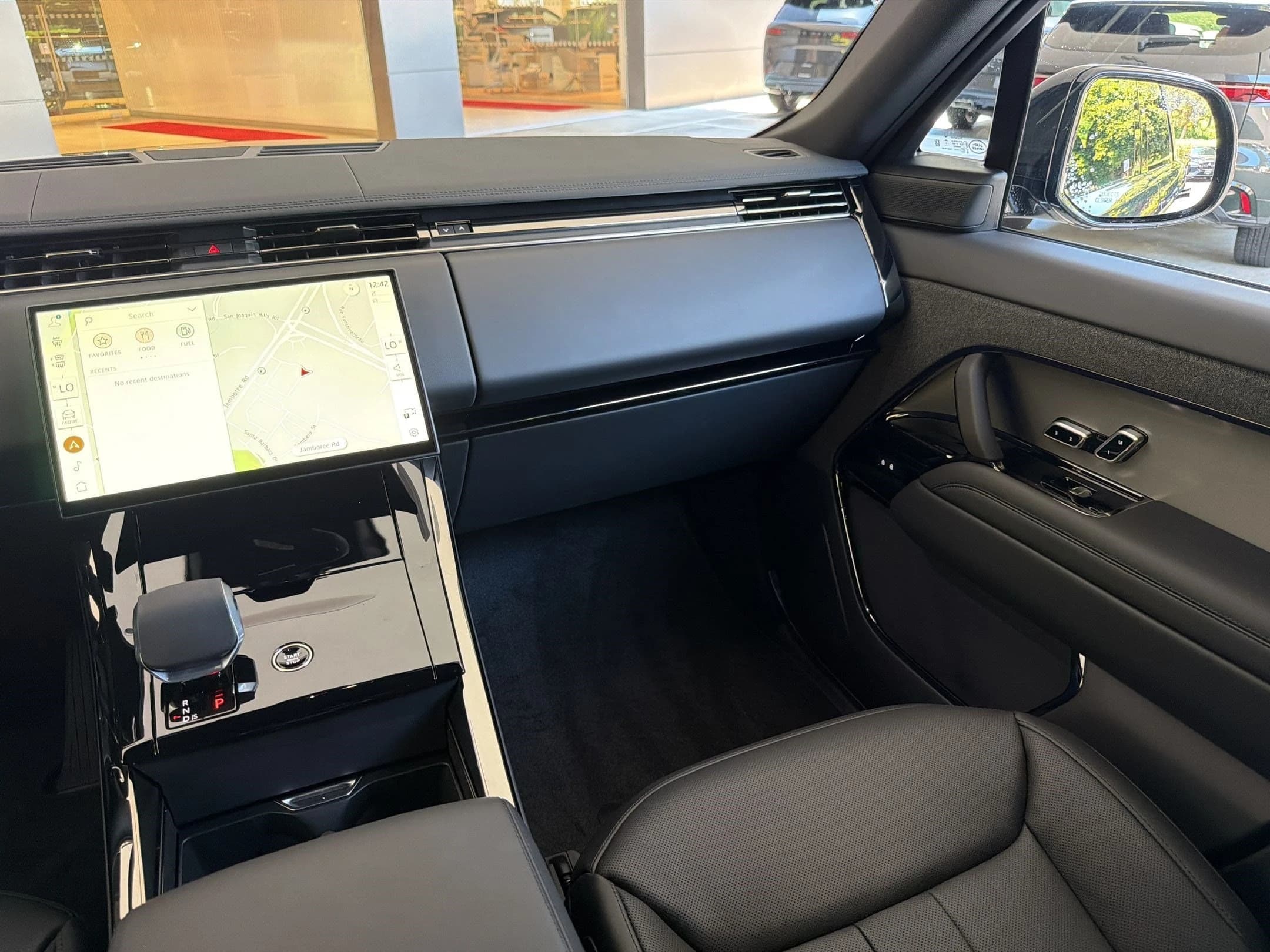 Land Rover Range Rover Sport SE P360 2026 — side view