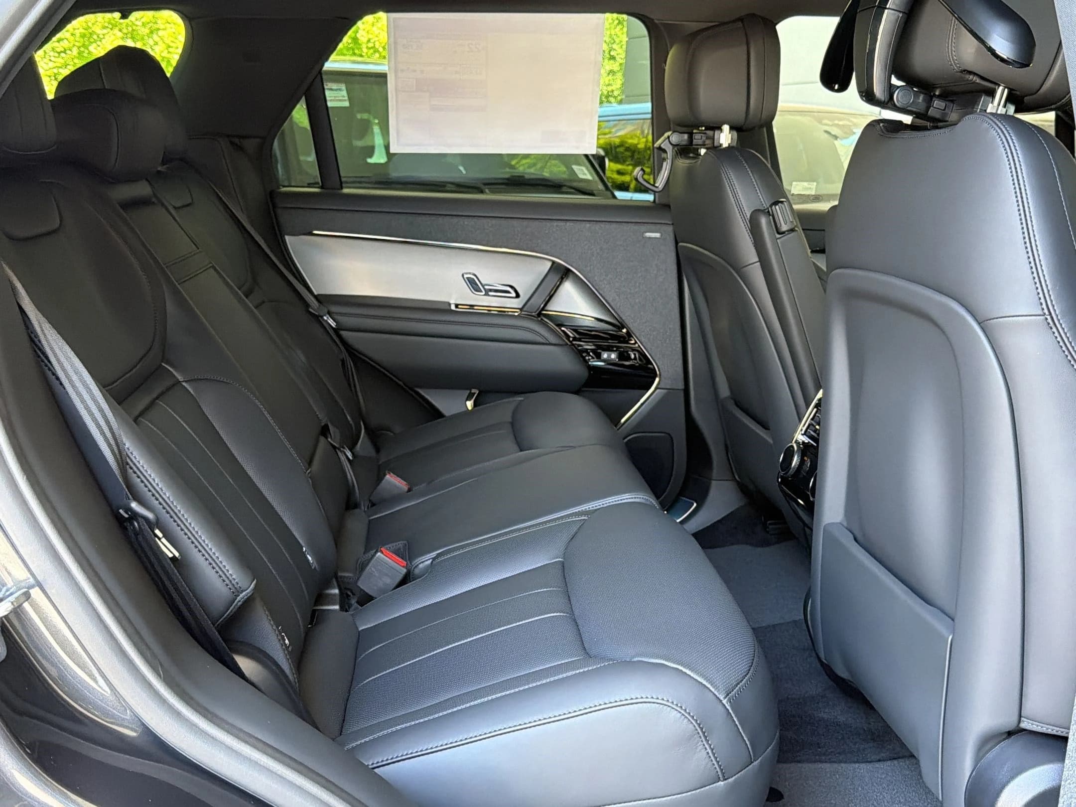 Land Rover Range Rover Sport SE P360 2026 — side view