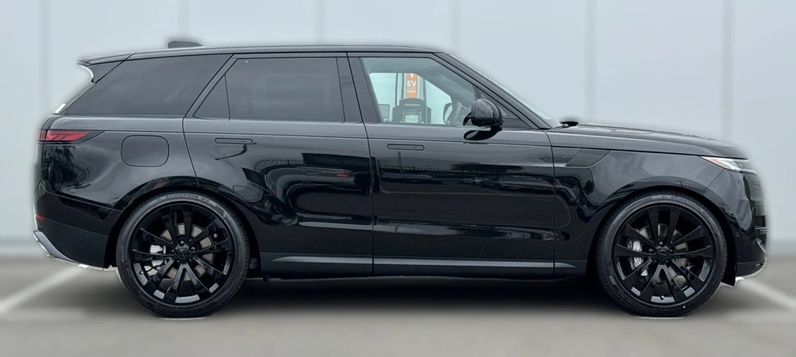Land Rover Range Rover Sport SE P360 2026 — side view