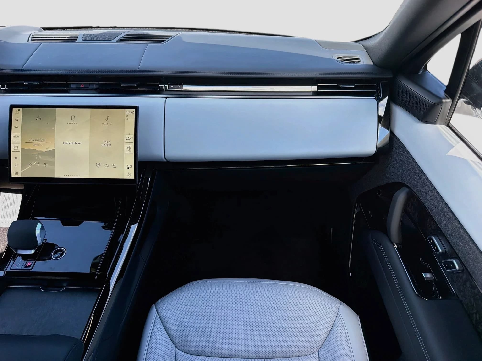 Land Rover Range Rover Sport Battersea Edition P550e 2027 — side view