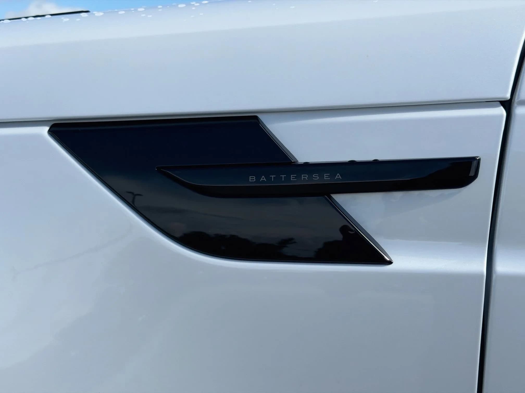 Land Rover Range Rover Sport Battersea Edition P550e 2027 — side view
