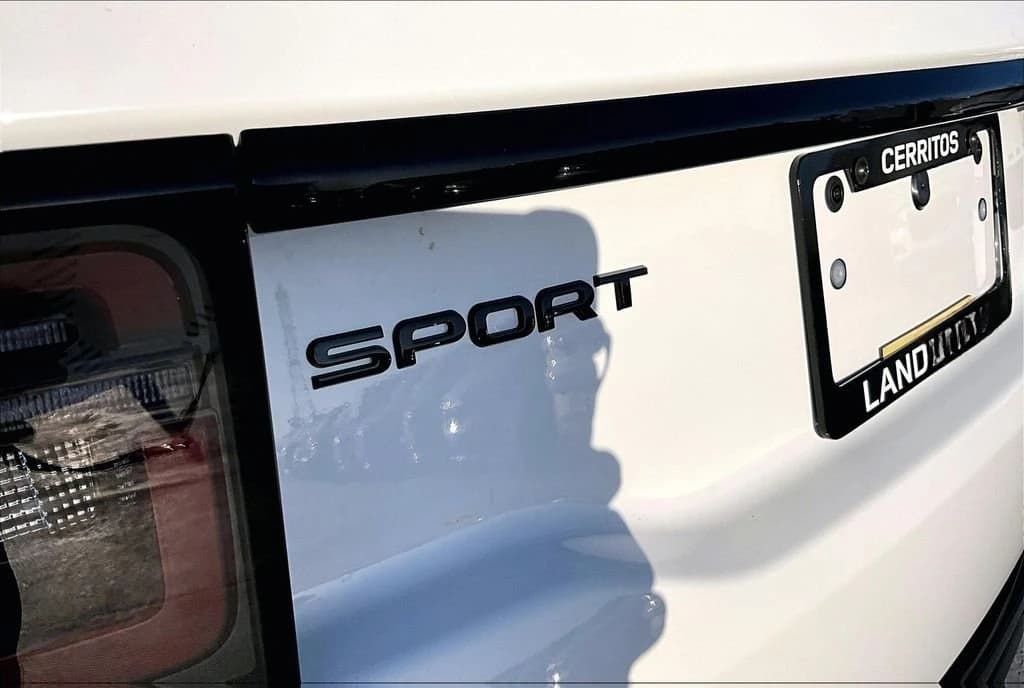 Land Rover Discovery Sport Landmark 4WD 2026 — side view