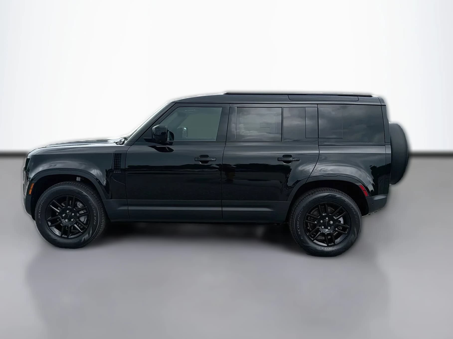 Land Rover Defender S 110 P300 2026 — side view