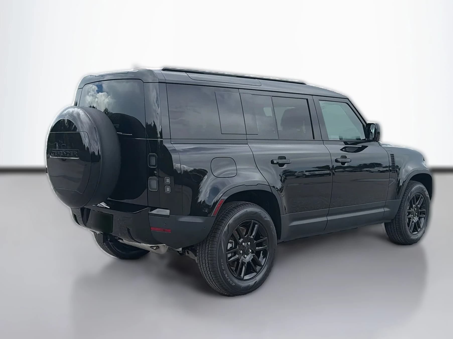 Land Rover Defender S 110 P300 2026 — side view