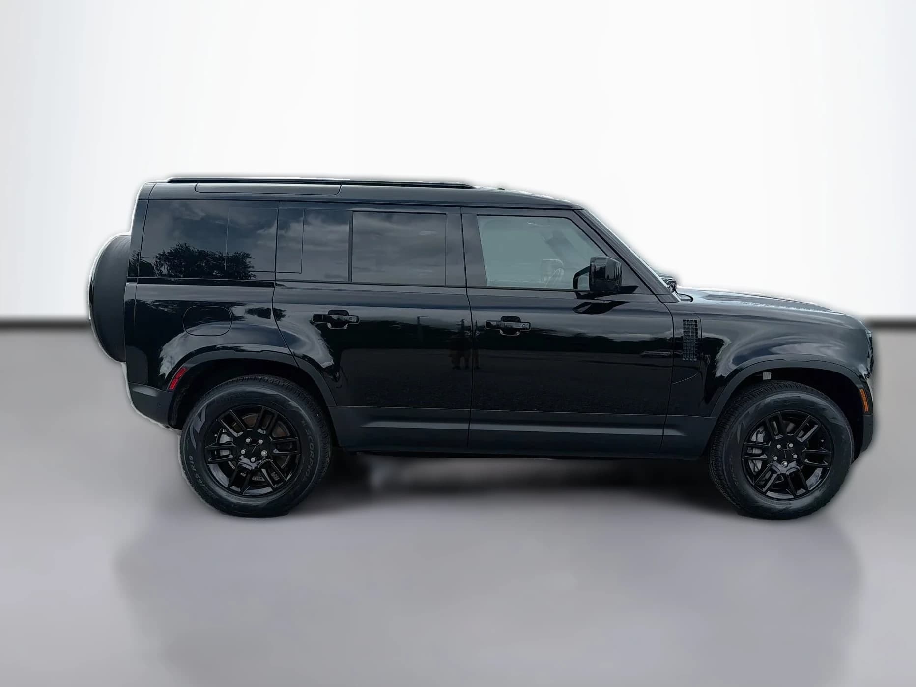 Land Rover Defender S 110 P300 2026 — side view