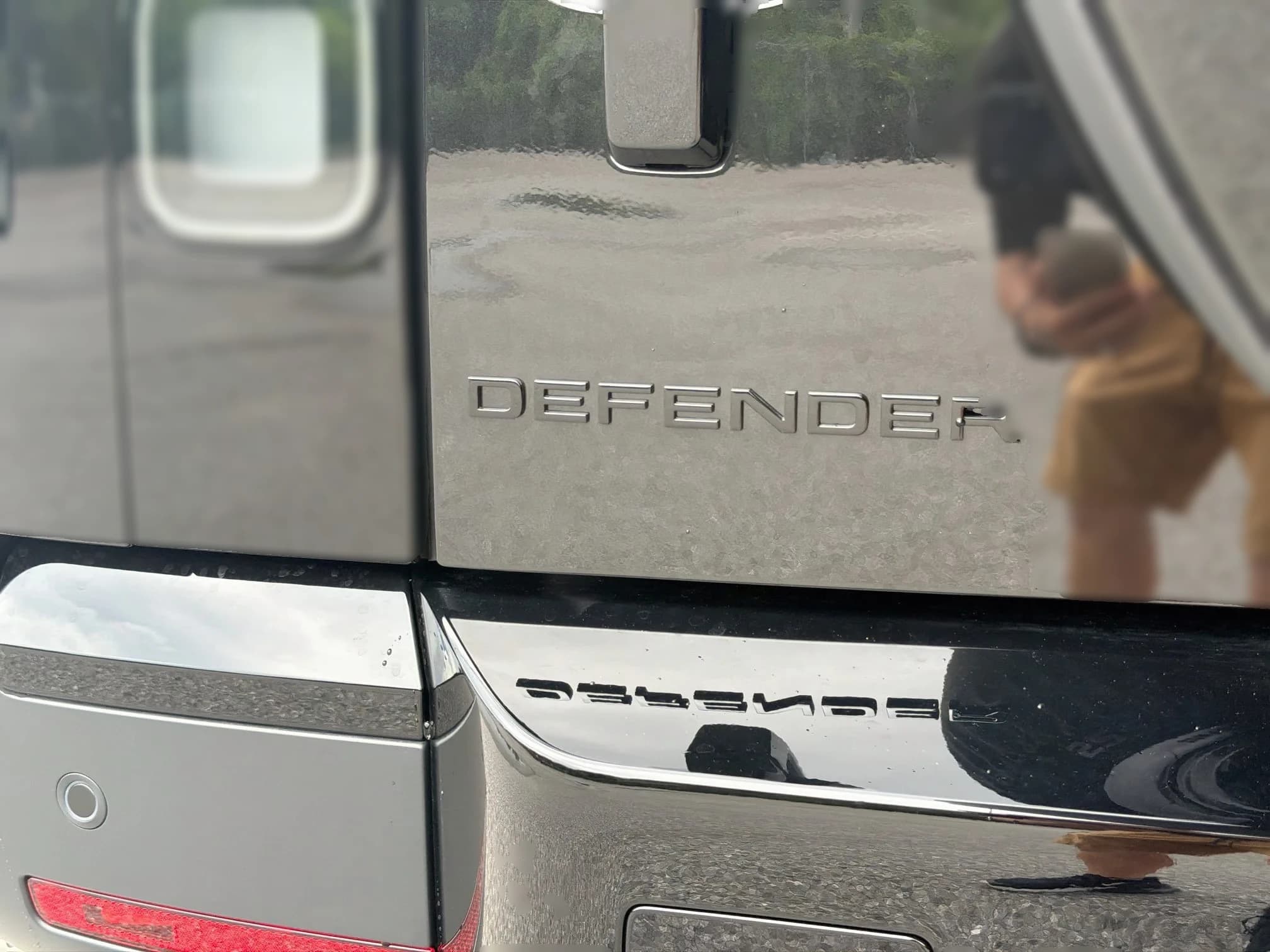Land Rover Defender S 110 P300 2026 — side view