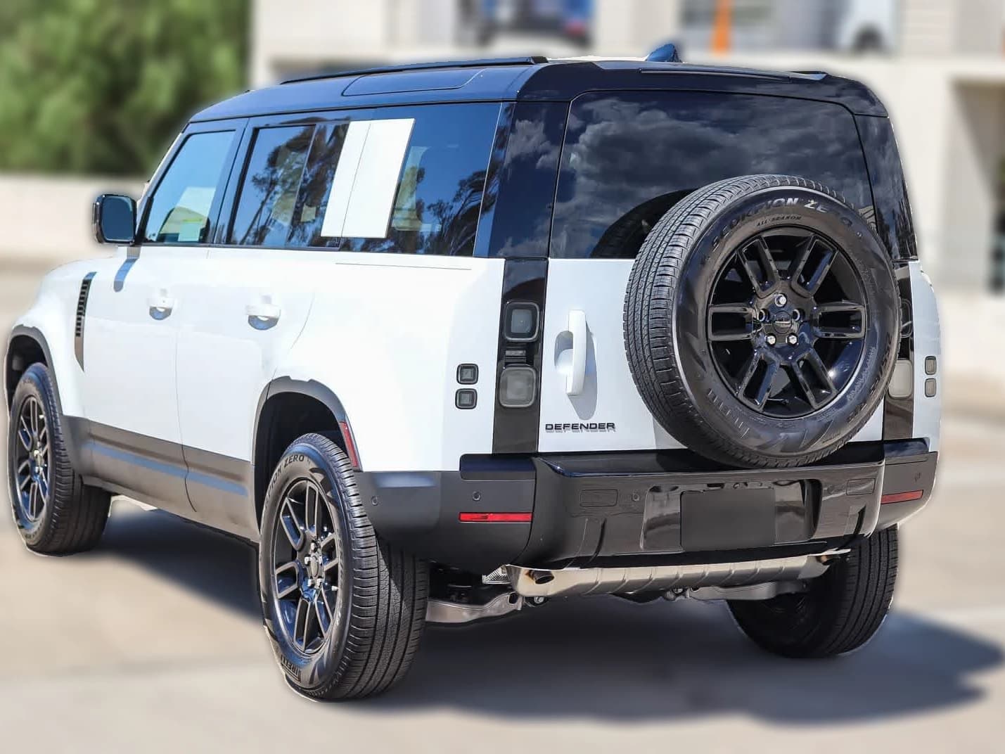 Land Rover Defender S 110 P300 2026 — side view