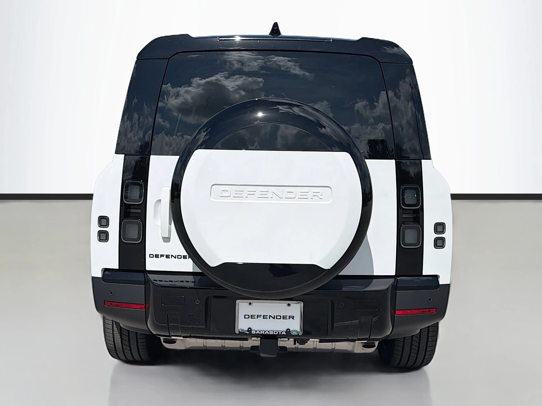 Land Rover Defender S 130 P300 2026 — side view
