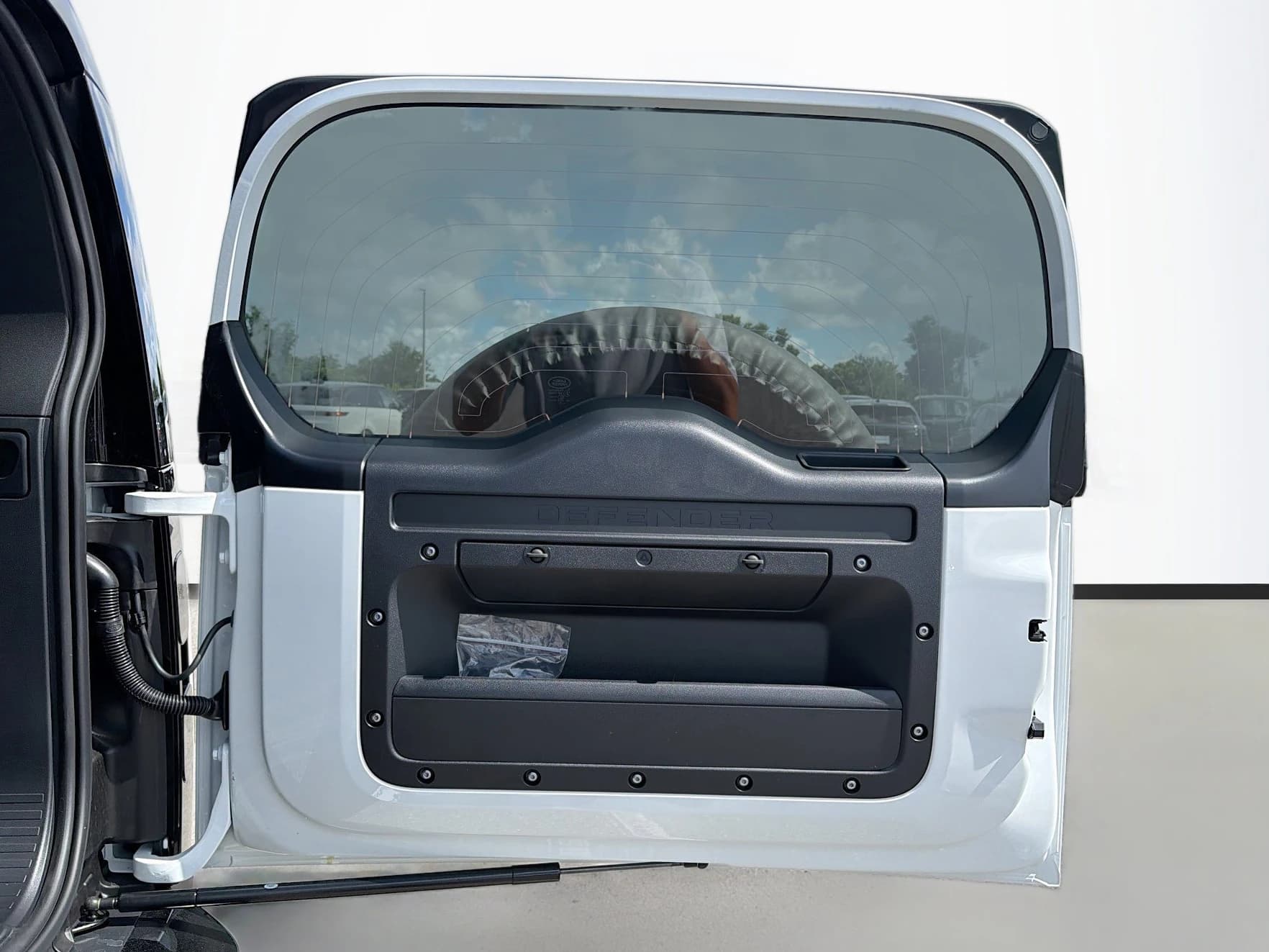 Land Rover Defender S 130 P300 2026 — side view