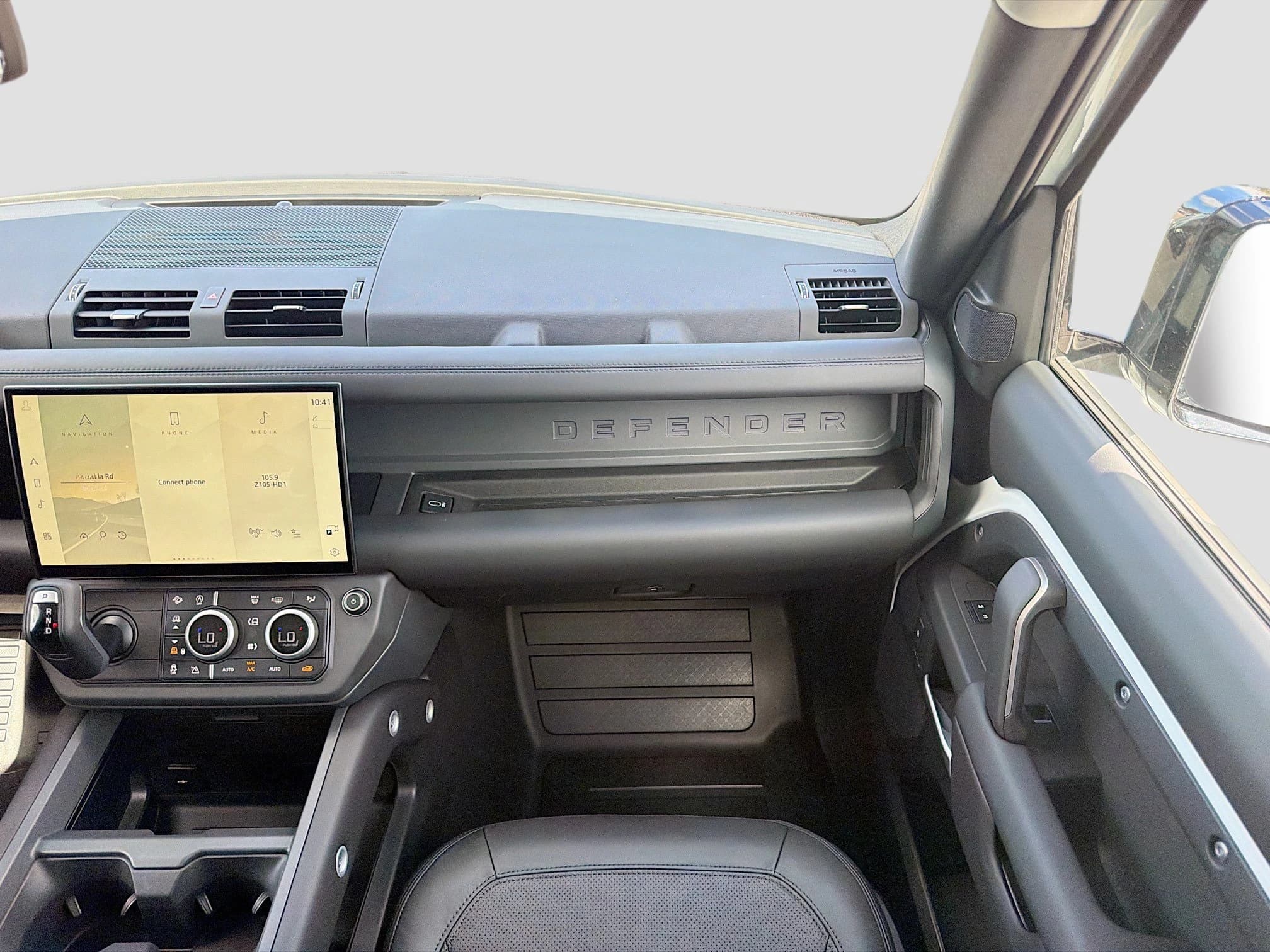 Land Rover Defender S 130 P300 2026 — side view