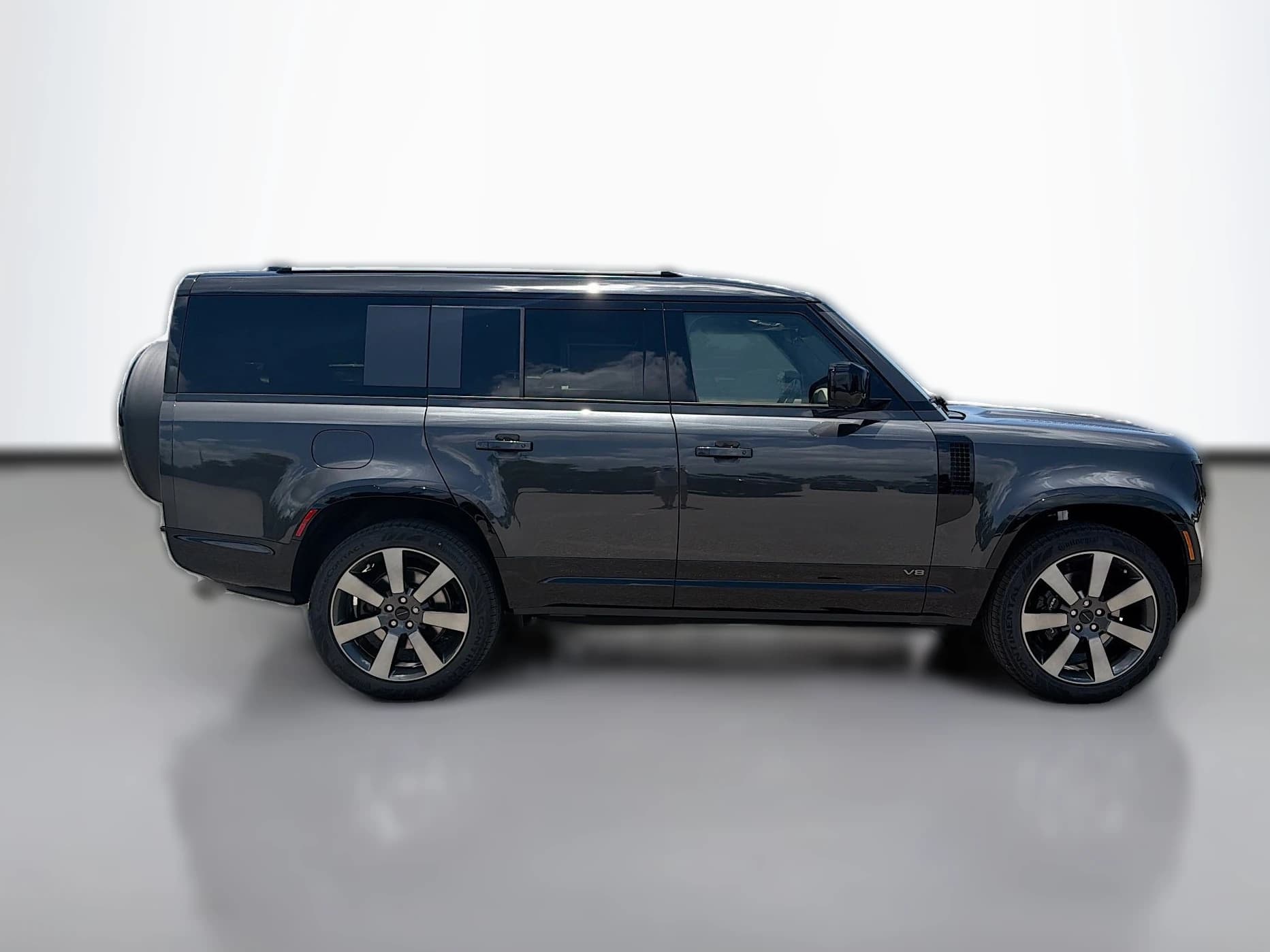 Land Rover Defender V8 130 P500 2026 — side view