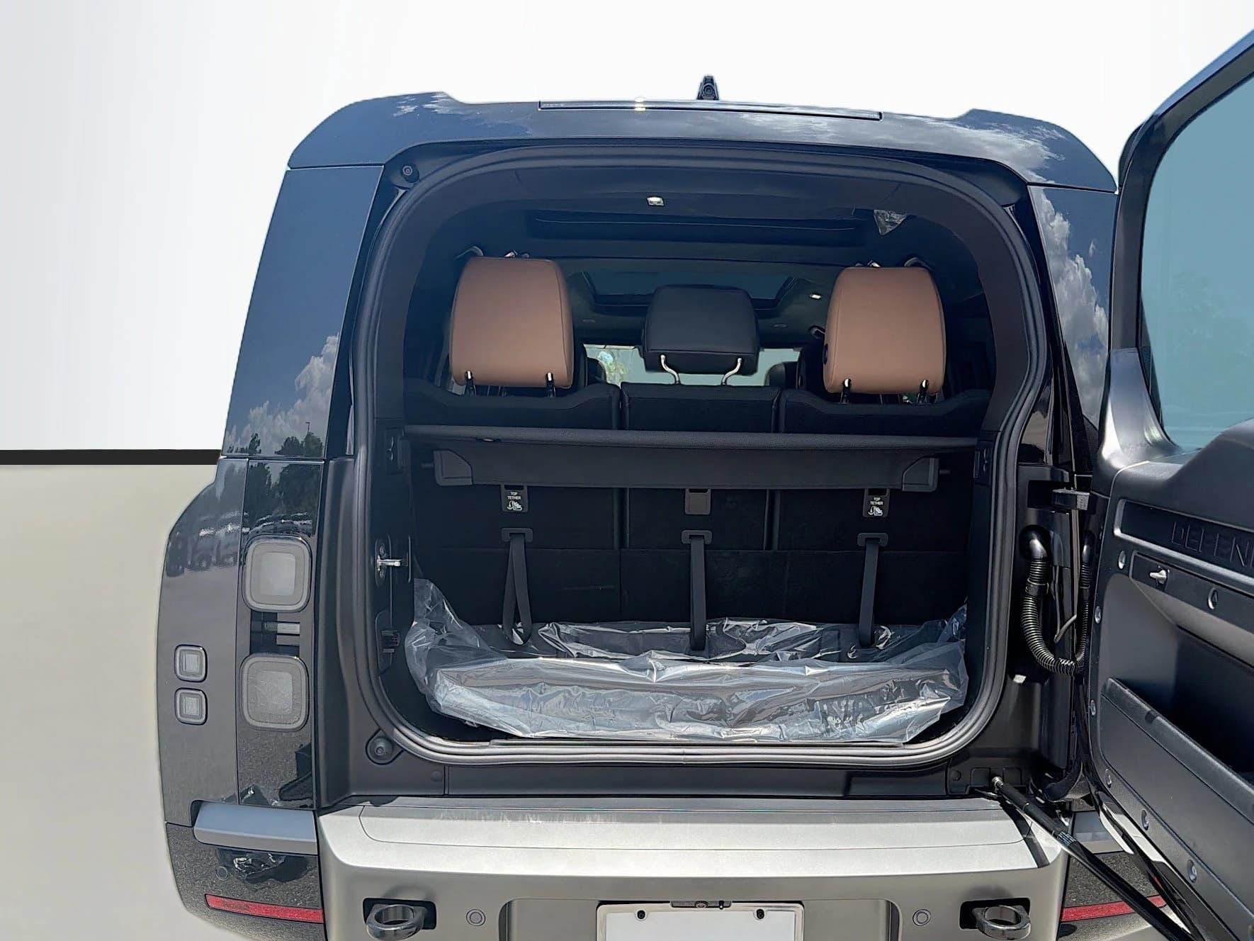 Land Rover Defender V8 130 P500 2026 — side view