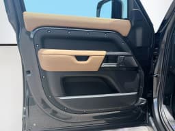 Land Rover Defender V8 130 P500 2026 — side view