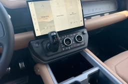 Land Rover Defender V8 130 P500 2026 — side view
