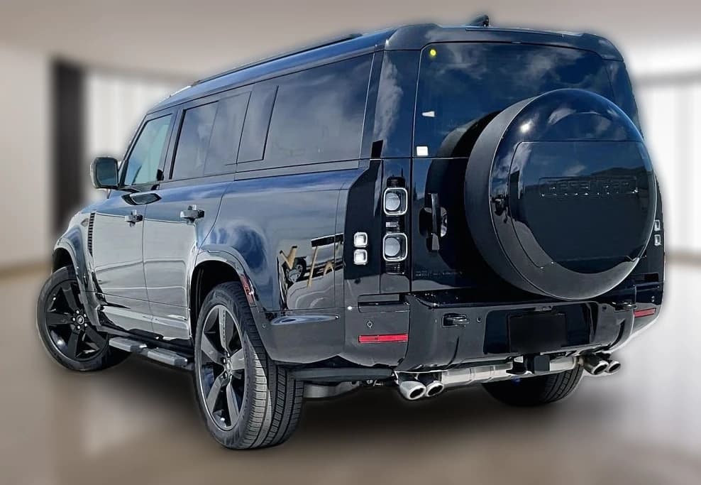 Land Rover Defender V8 130 P500 2025 — side view