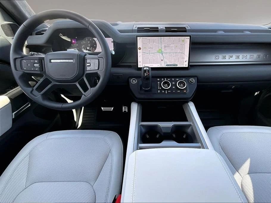 Land Rover Defender V8 130 P500 2025 — side view