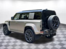 Land Rover Defender OCTA 110 P635 2026 — side view