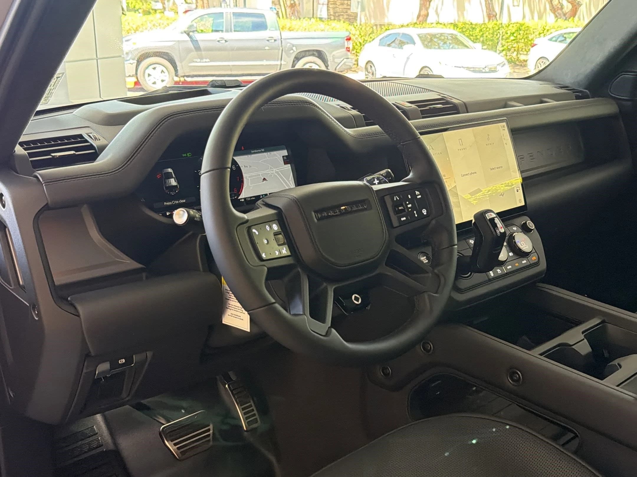Land Rover Defender OCTA 110 P635 2026 — side view