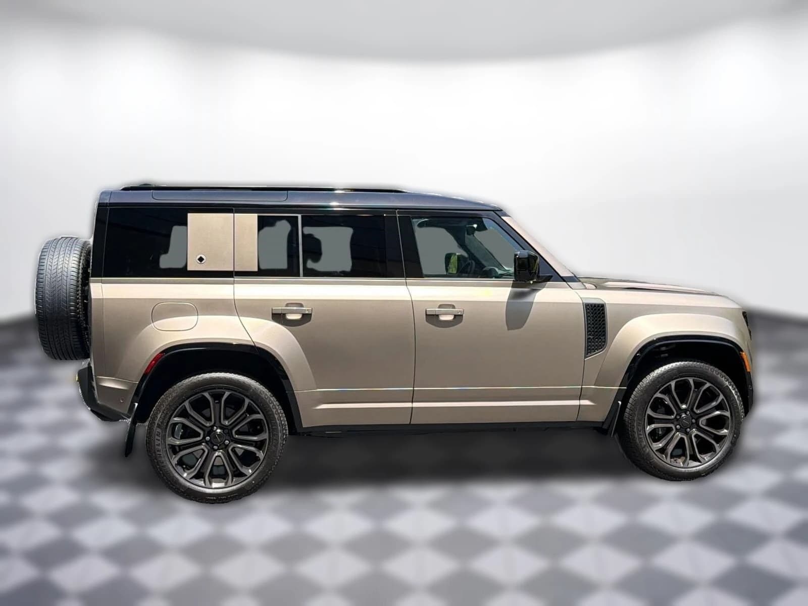 Land Rover Defender OCTA 110 P635 2026 — side view