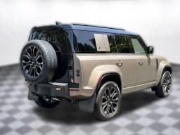 Land Rover Defender OCTA 110 P635 2026 — side view