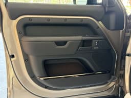 Land Rover Defender OCTA 110 P635 2026 — side view