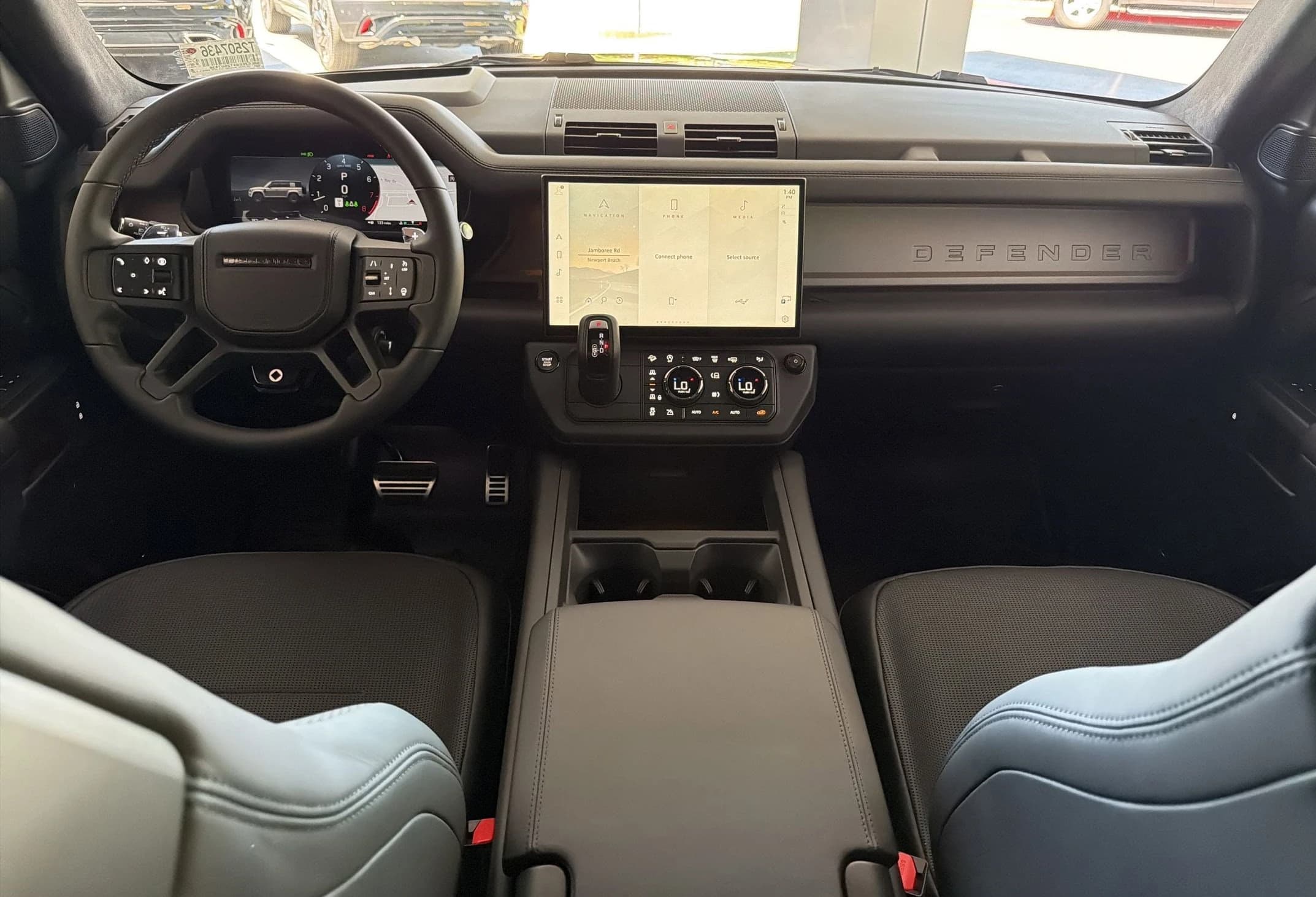 Land Rover Defender OCTA 110 P635 2026 — side view