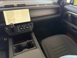 Land Rover Defender OCTA 110 P635 2026 — side view