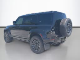 Land Rover Defender OCTA Black 110 P635 2026 — side view