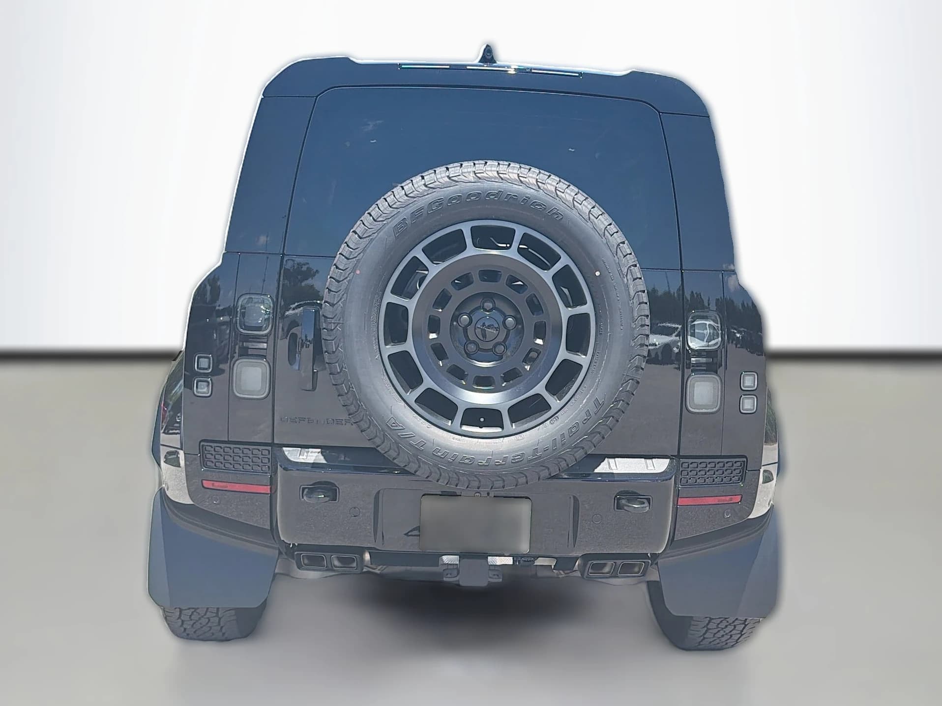 Land Rover Defender OCTA Black 110 P635 2026 — side view