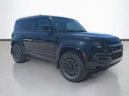 Land Rover Defender OCTA Black 110 P635 2026 — side view