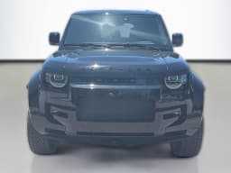 Land Rover Defender OCTA Black 110 P635 2026 — side view