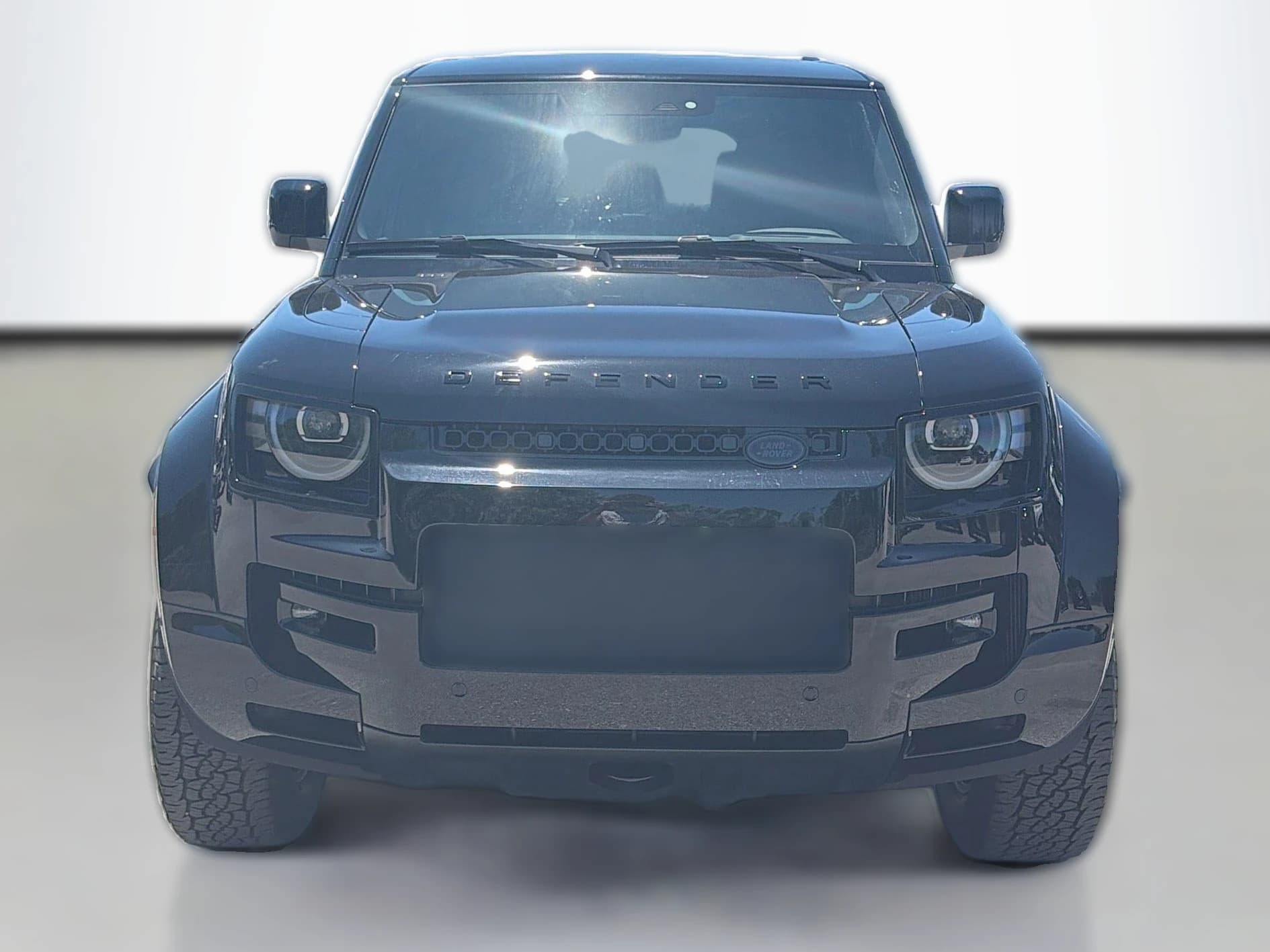 Land Rover Defender OCTA Black 110 P635 2026 — side view