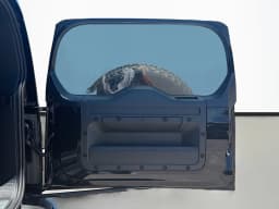 Land Rover Defender OCTA Black 110 P635 2026 — side view