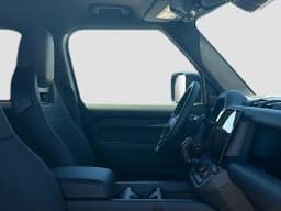 Land Rover Defender OCTA Black 110 P635 2026 — side view