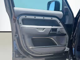 Land Rover Defender OCTA Black 110 P635 2026 — side view