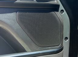 Land Rover Defender OCTA Black 110 P635 2026 — side view