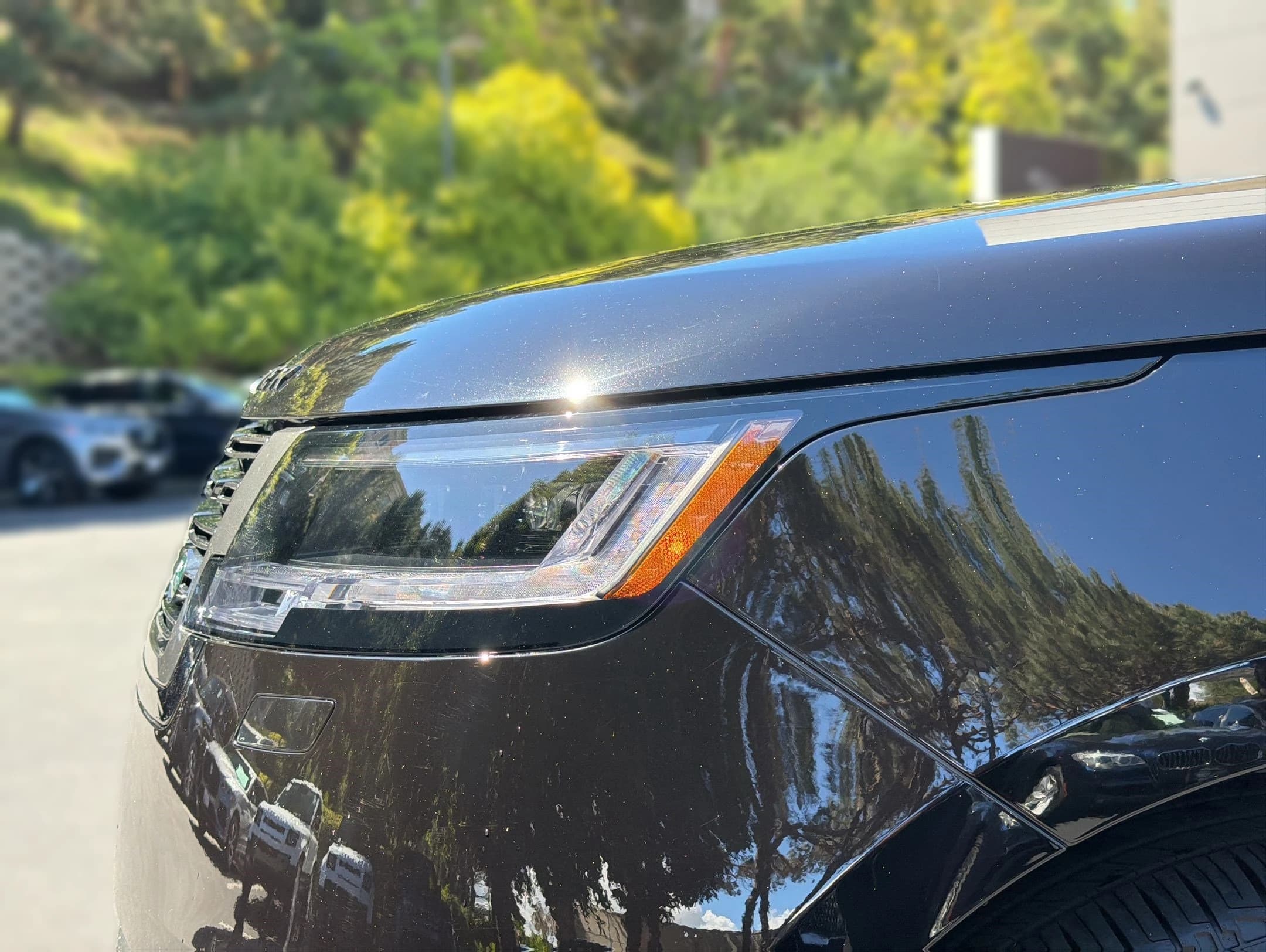 Land Rover Range Rover Autobiography P530 SWB 2026 — side view