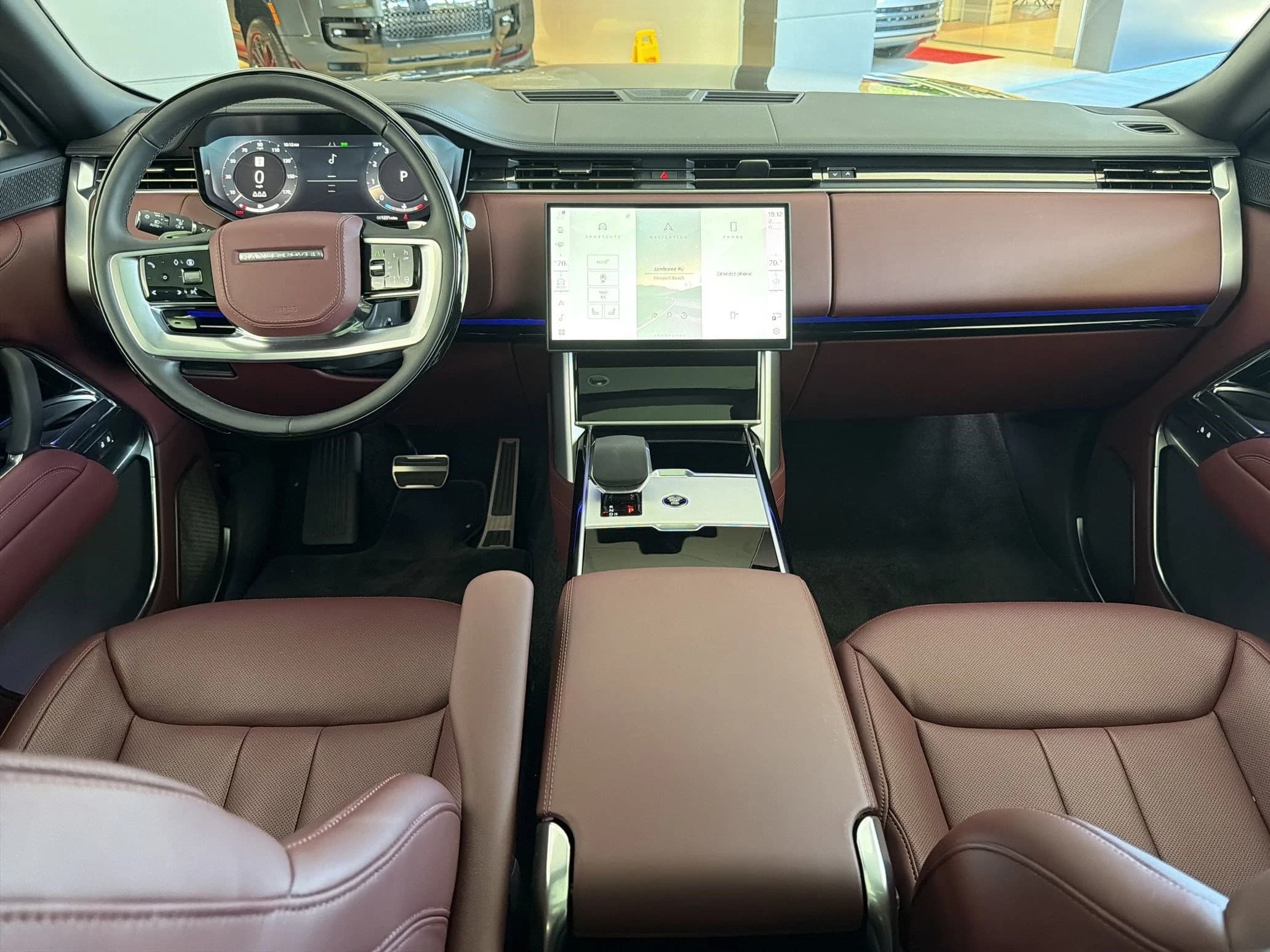 Land Rover Range Rover Autobiography P530 SWB 2026 — side view