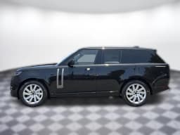 Land Rover Range Rover SE P550e SWB 2026 — side view