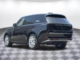 Land Rover Range Rover SE P550e SWB 2026 — side view
