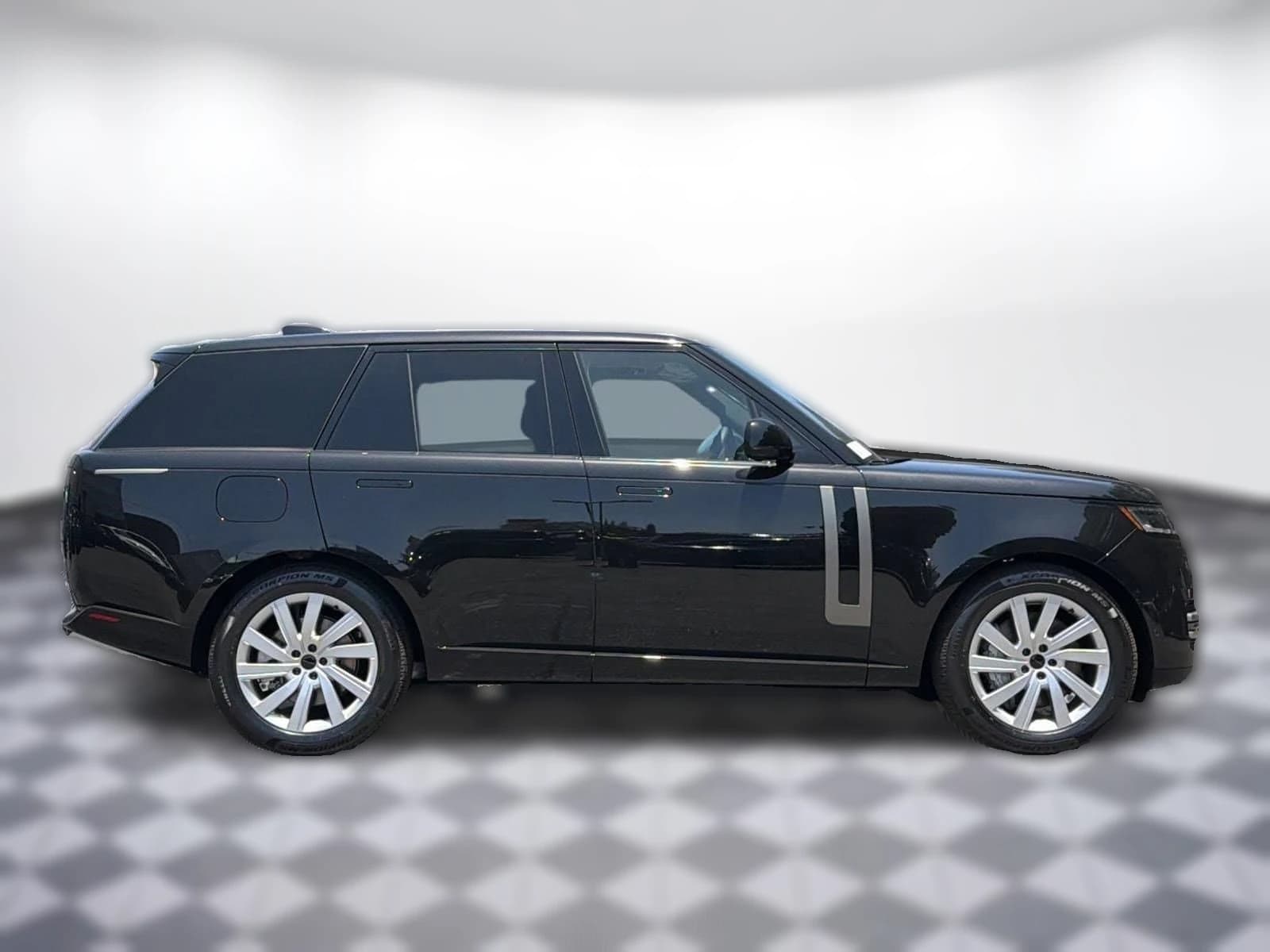 Land Rover Range Rover SE P550e SWB 2026 — side view