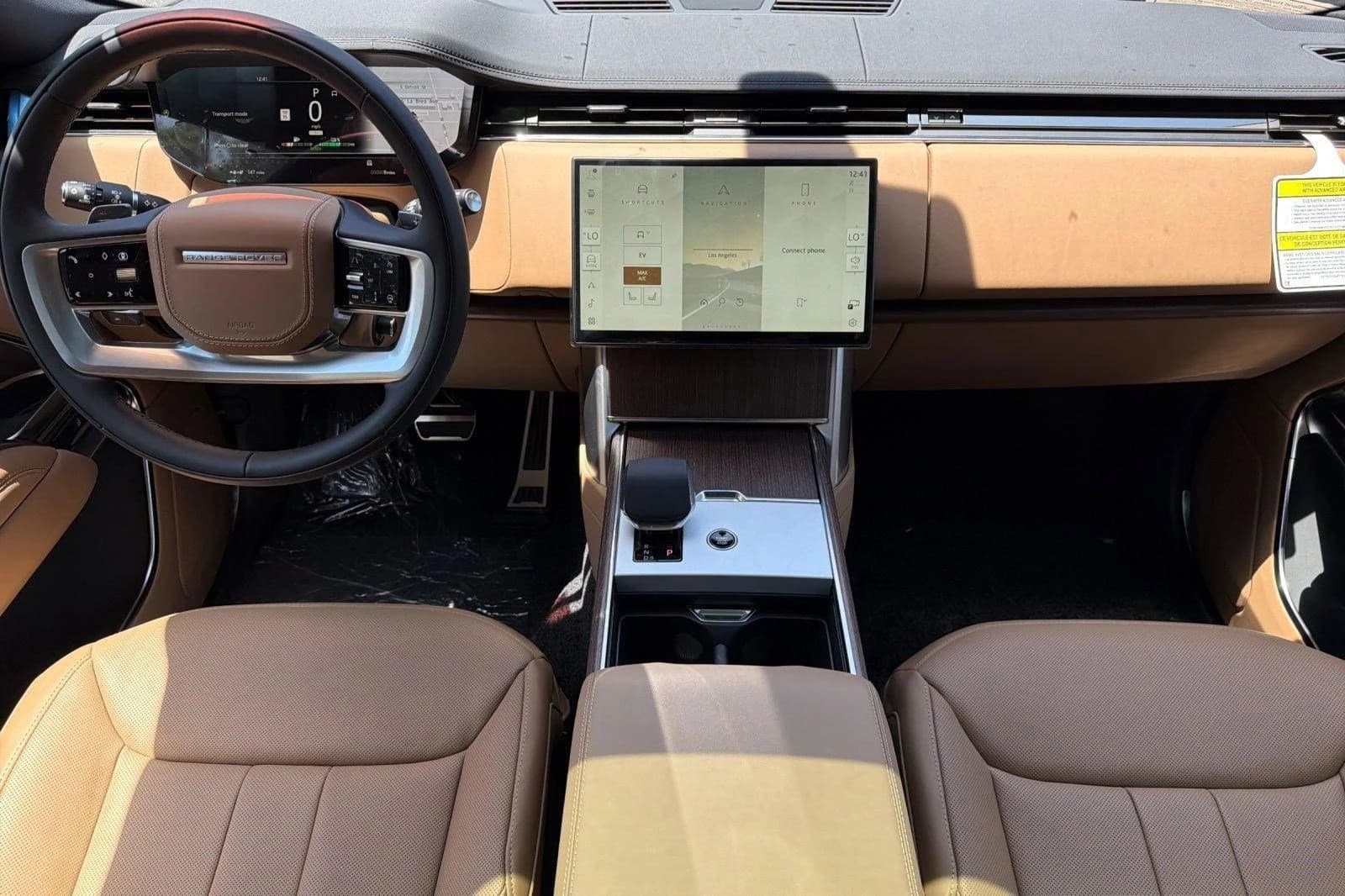 Land Rover Range Rover SE P550e SWB 2026 — side view
